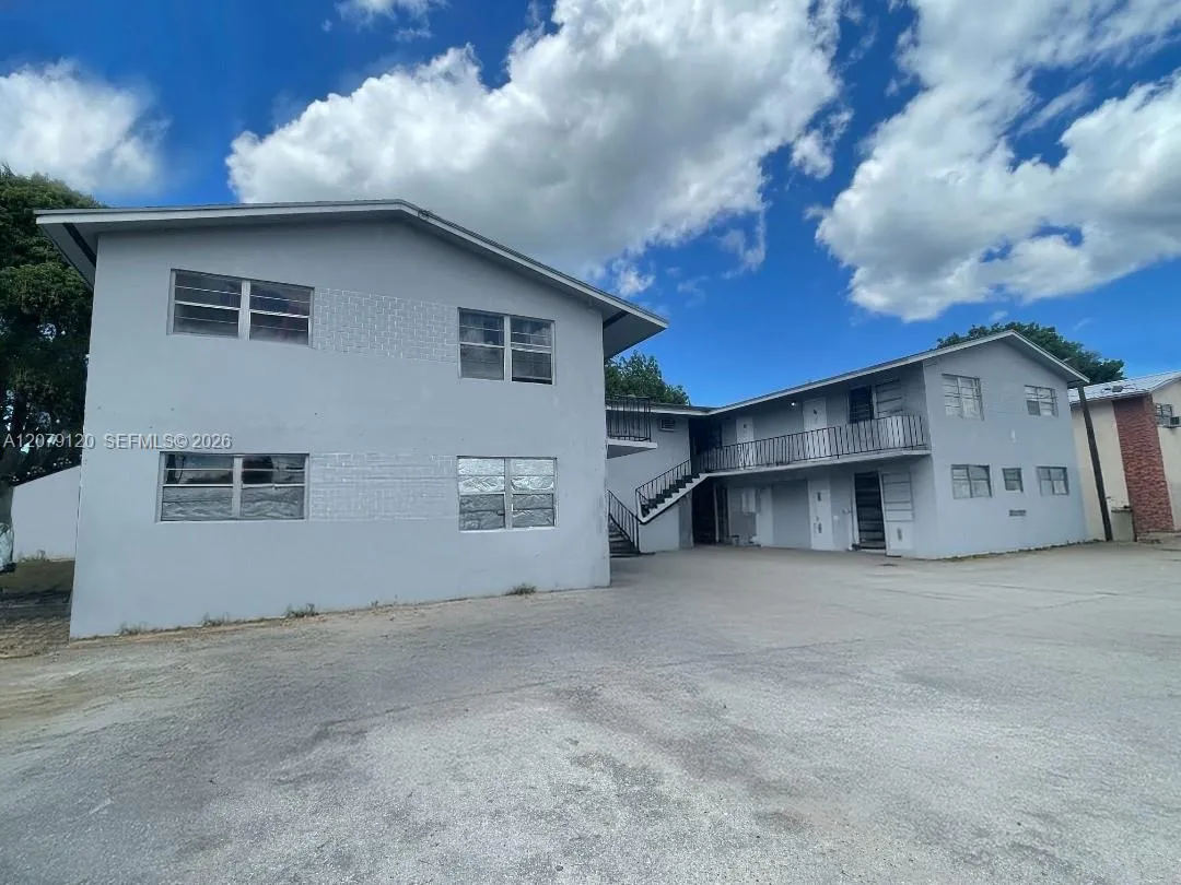 Foto de propiedad en 332 SW 3rd Street 9, Belle Glade, FL 33430 Belle Glade con MLS# 