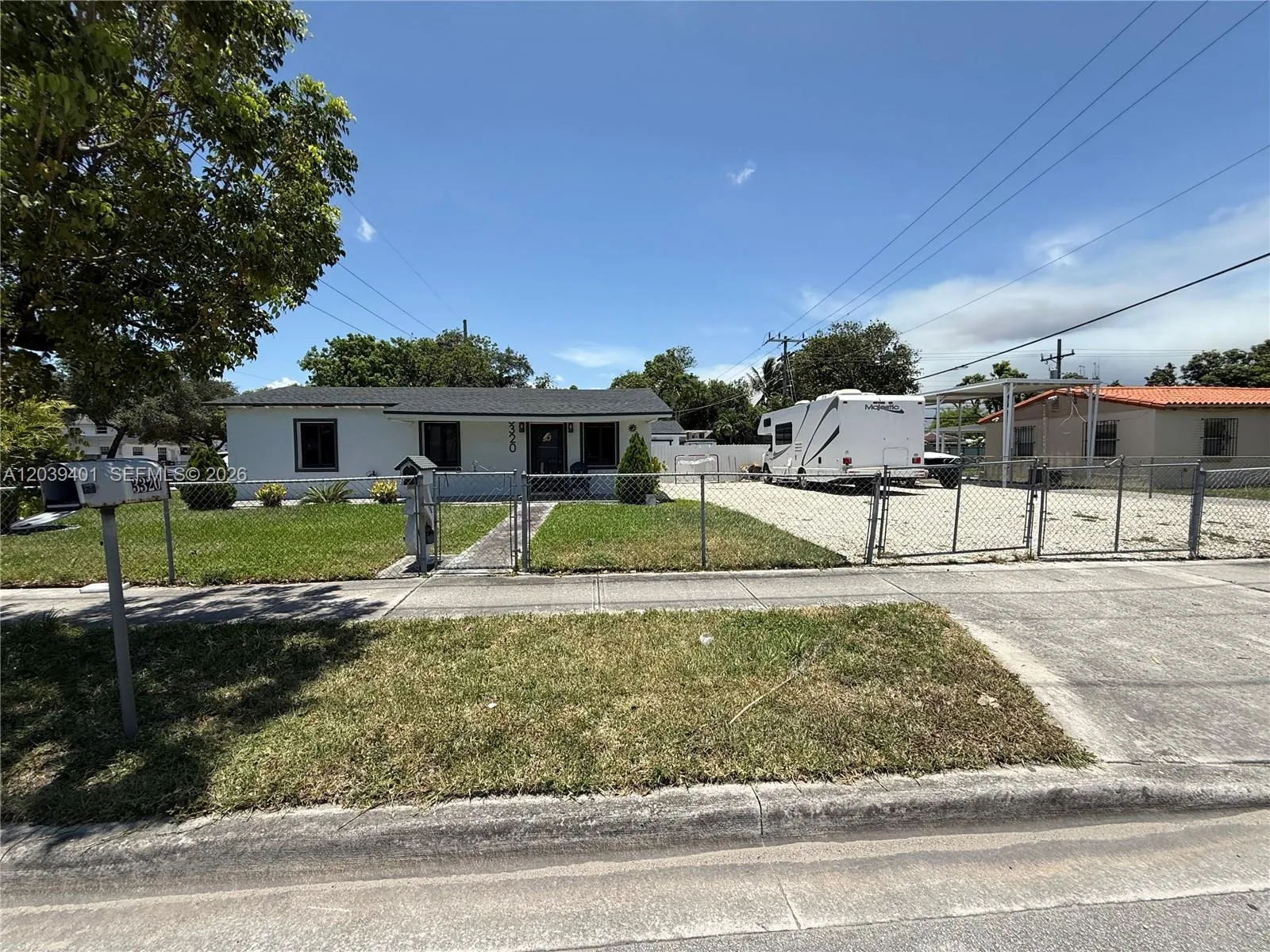 Vendido 3320 E 10th Avenue, Hialeah, FL 33013, Hialeah, FL 33013