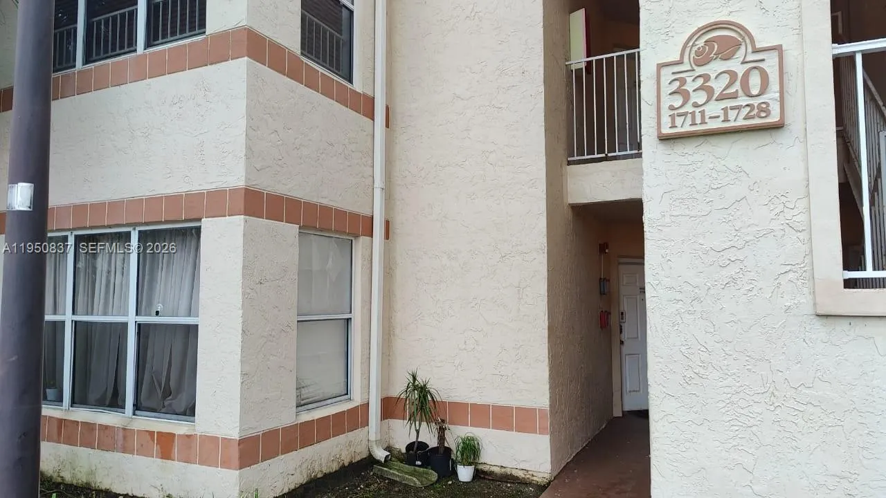 Foto de propiedad en 3320 N Pinewalk Drive N 1715, Margate, FL 33063 Margate con MLS# 