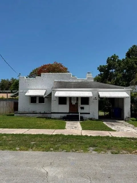 Foto de propiedad en 3322 SW 9th Street, Miami, FL 33135 Miami con MLS# 