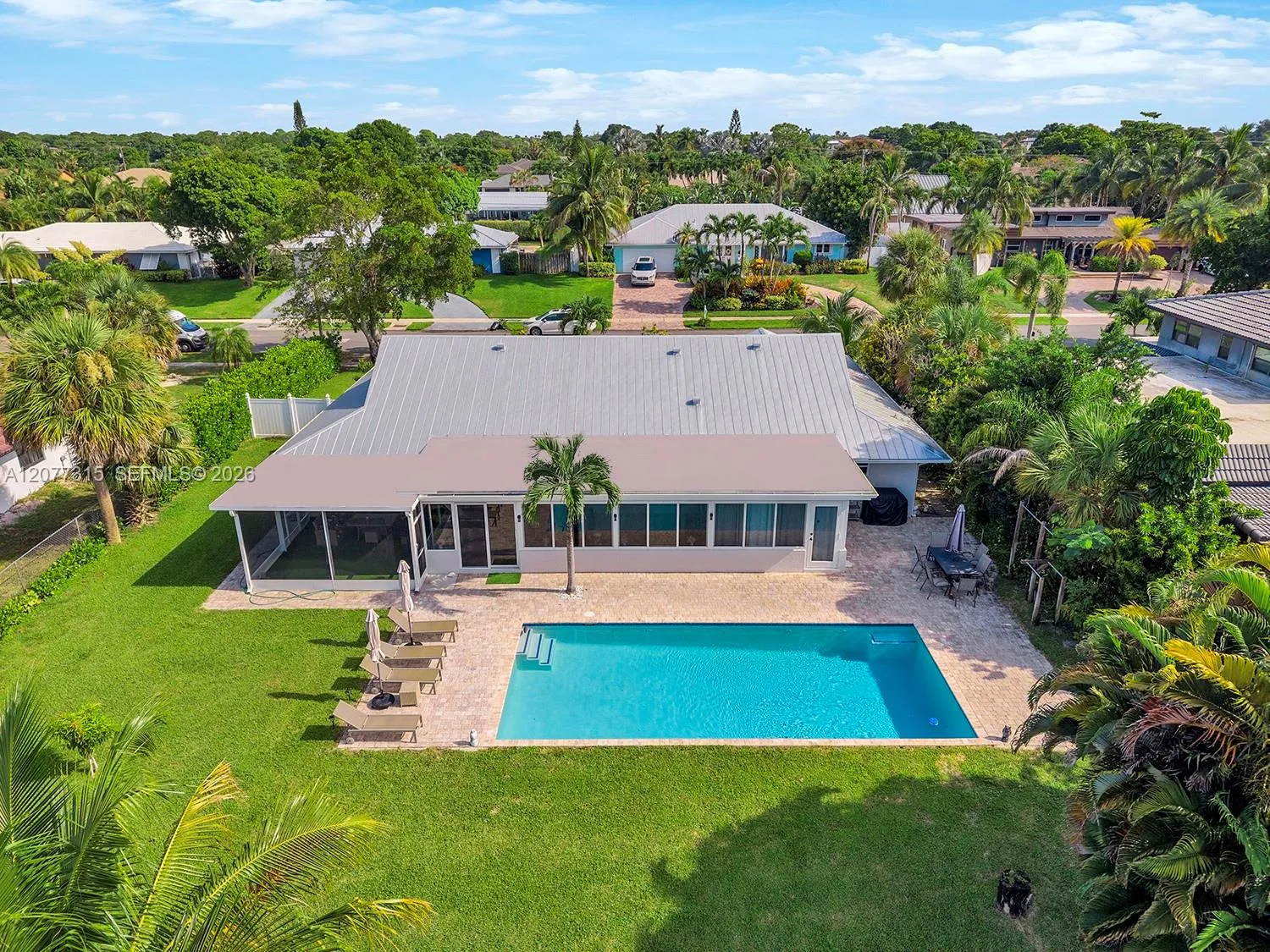 Foto de propiedad en 3324 Lakeview Boulevard, Delray Beach, FL 33445 Delray Beach con MLS# 