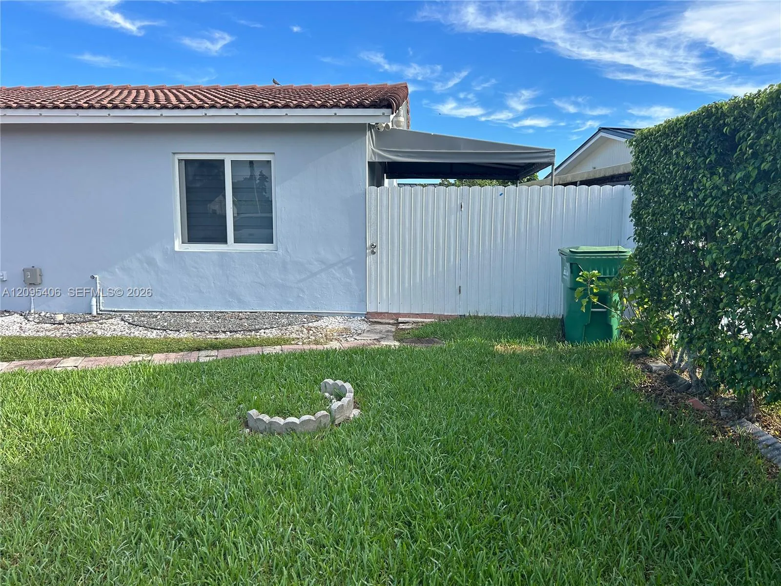 En Renta 3325 Village Green Drive Efficiency, Miami, FL 33175, Miami, FL 33175