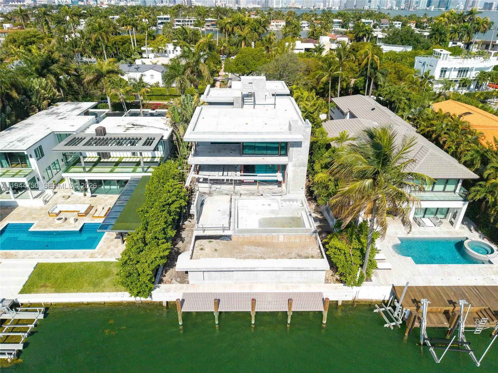 Foto de propiedad en 333 E Rivo Alto Drive, Miami Beach, FL 33139 Miami Beach con MLS# 