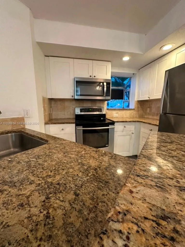 Foto de propiedad en 3330 N Pinewalk Drive N 1611, Margate, FL 33063 Margate con MLS# 