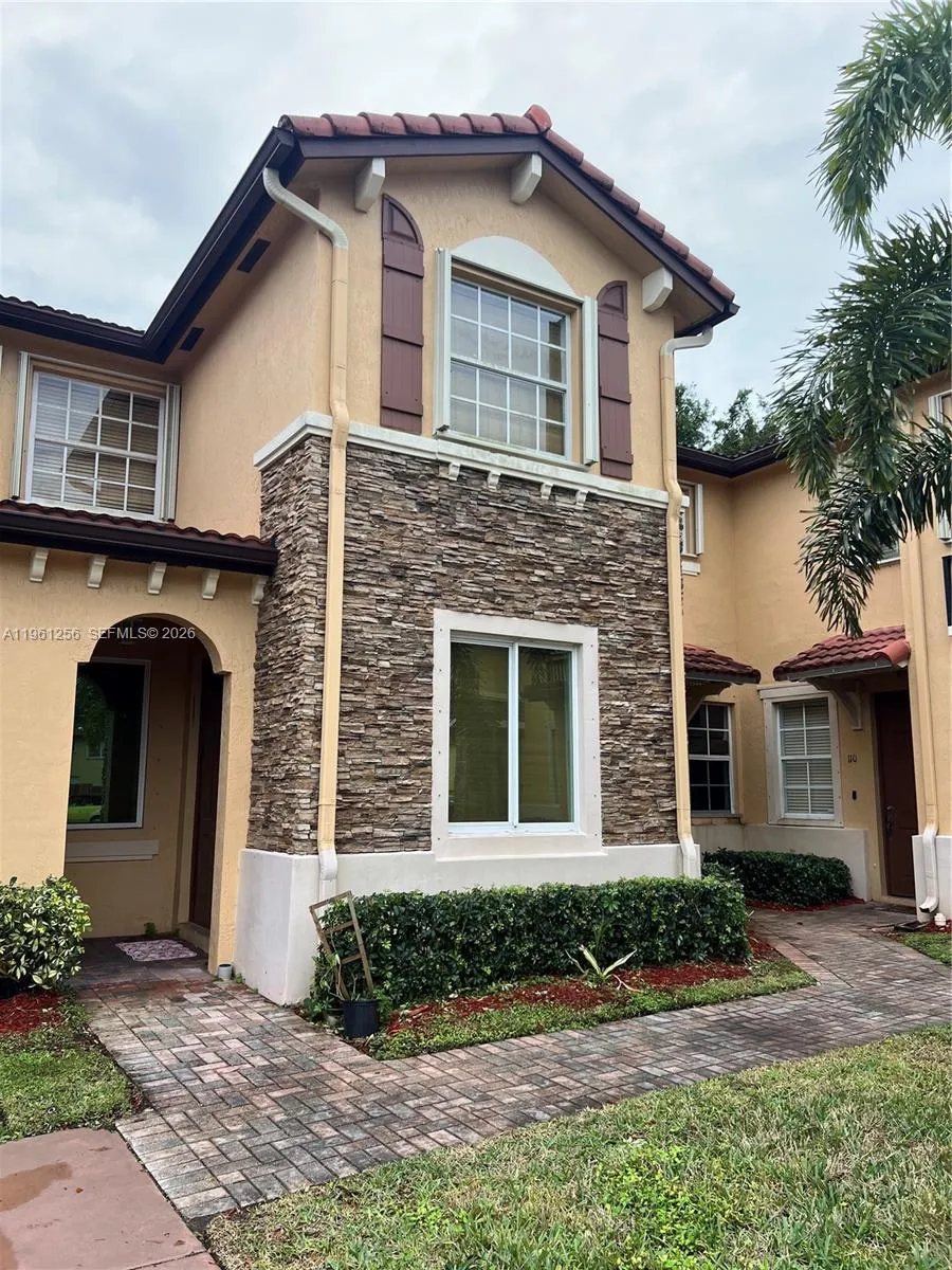 Foto de propiedad en 3330 NE 13th Cir Drive 108-22, Homestead, FL 33033 Homestead con MLS# 