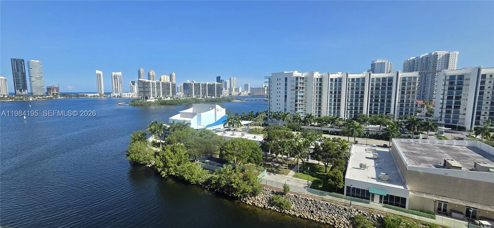 Foto de propiedad en 3330 NE 190th Street 1018, Aventura, FL 33180 Aventura con MLS# 