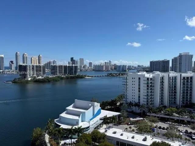 Foto de propiedad en 3330 NE 190th Street 1815, Aventura, FL 33180 Aventura con MLS# 