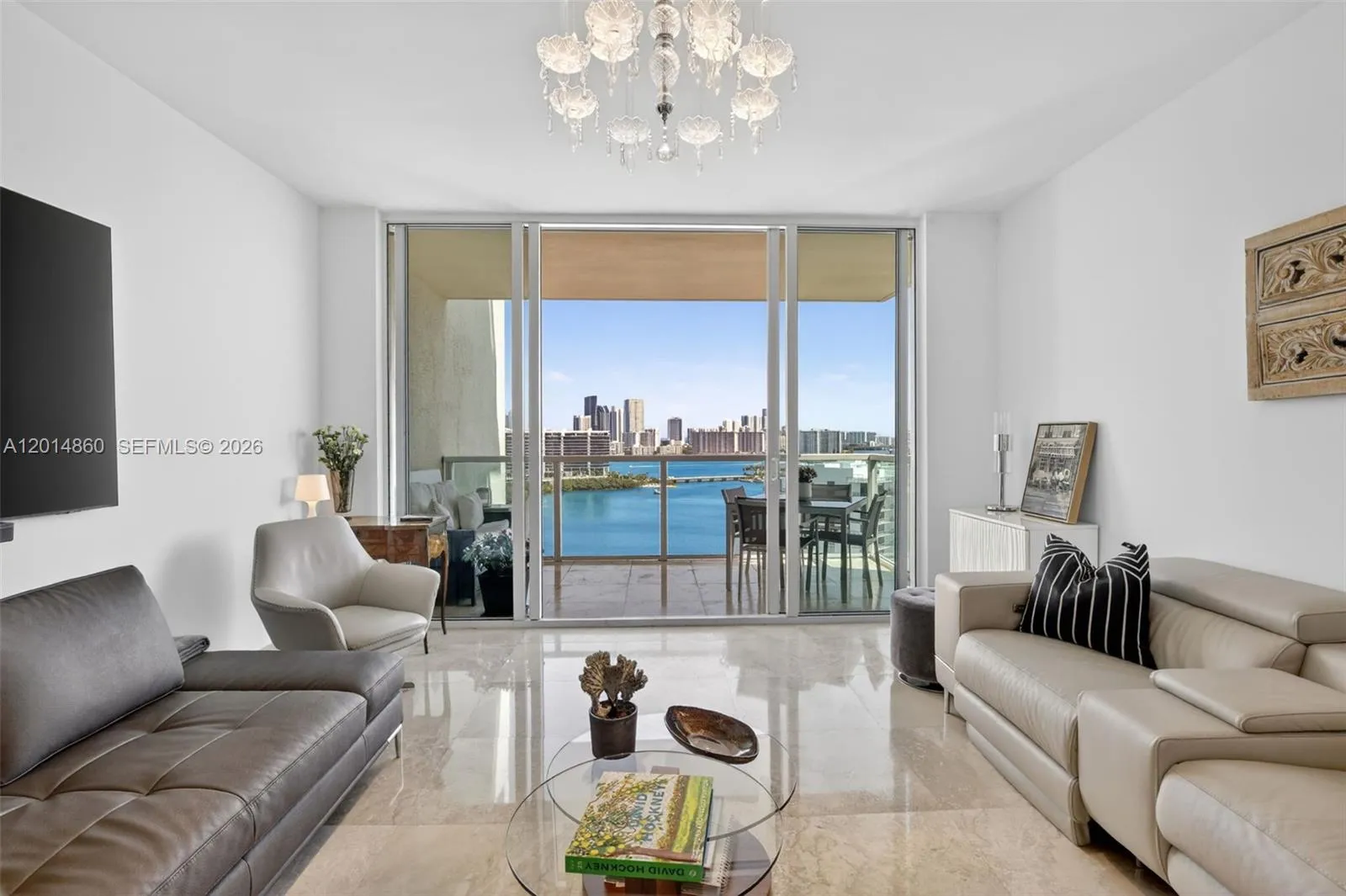 Foto de propiedad en 3330 NE 190th Street 1817, Aventura, FL 33180 Aventura con MLS# 
