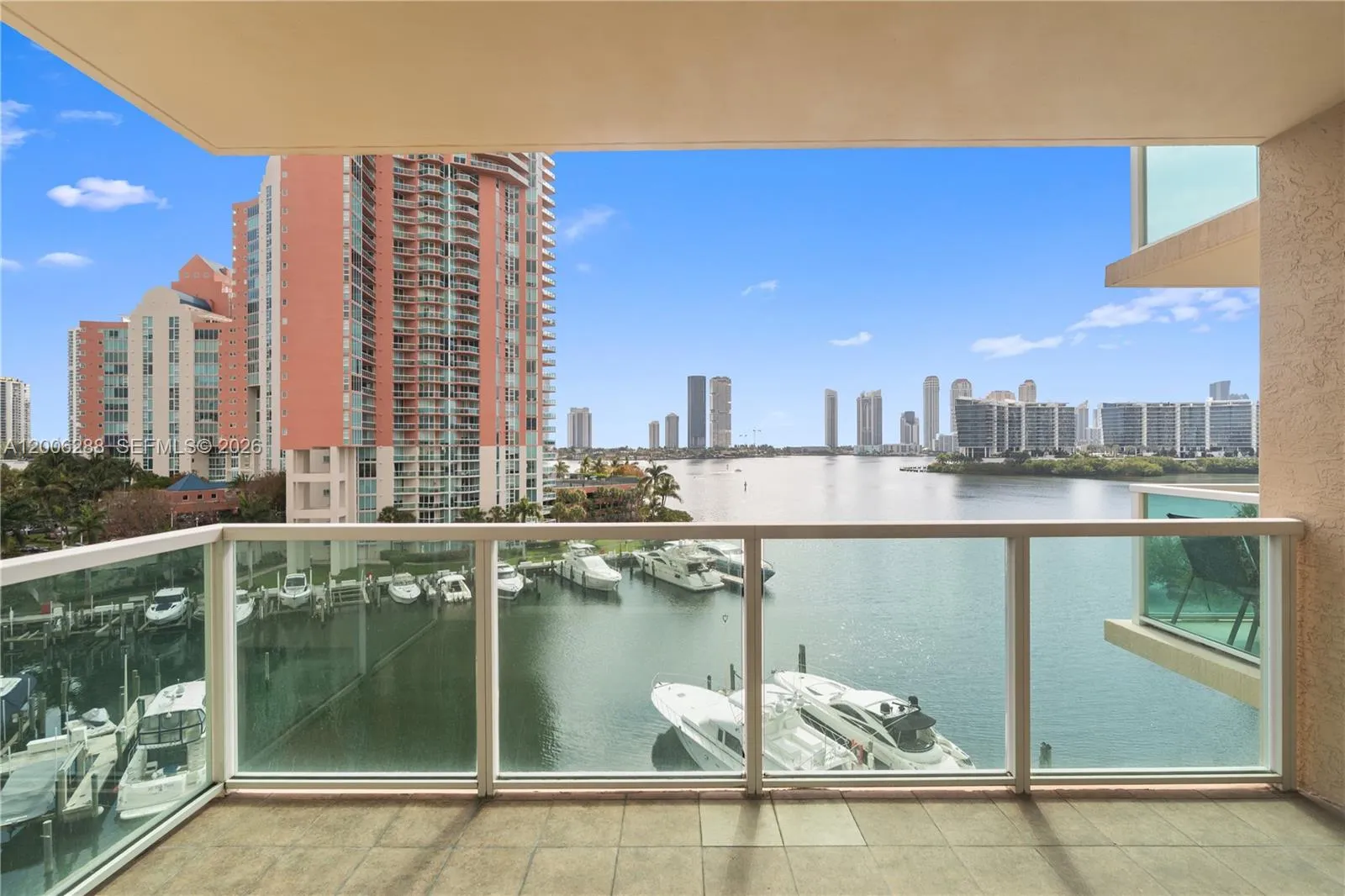 Foto de propiedad en 3330 NE 190th Street 712, Aventura, FL 33180 Aventura con MLS# 
