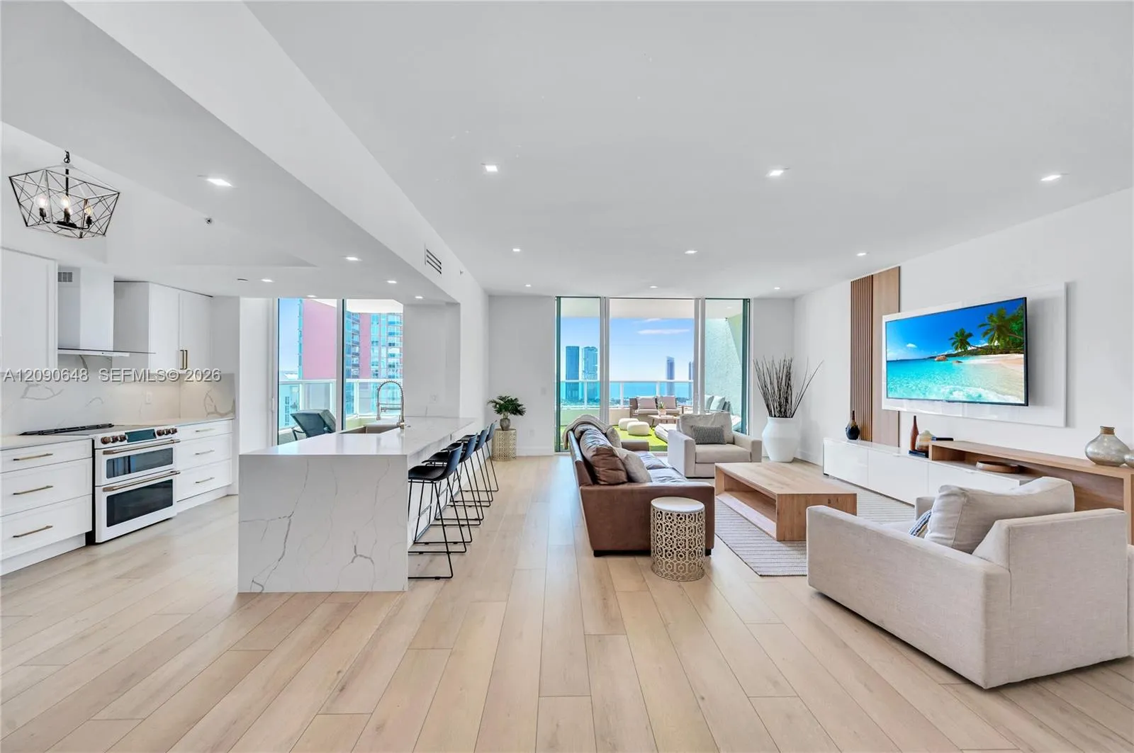 Foto de propiedad en 3330 NE 190th Street UPH11, Aventura, FL 33180 Aventura con MLS# 