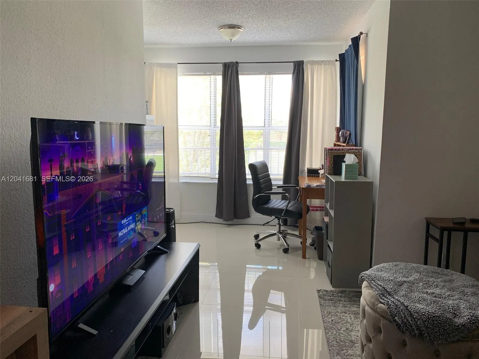 Foto de propiedad en 3330 Pinewalk Drive N 1621, Margate, FL 33063 Margate con MLS# 