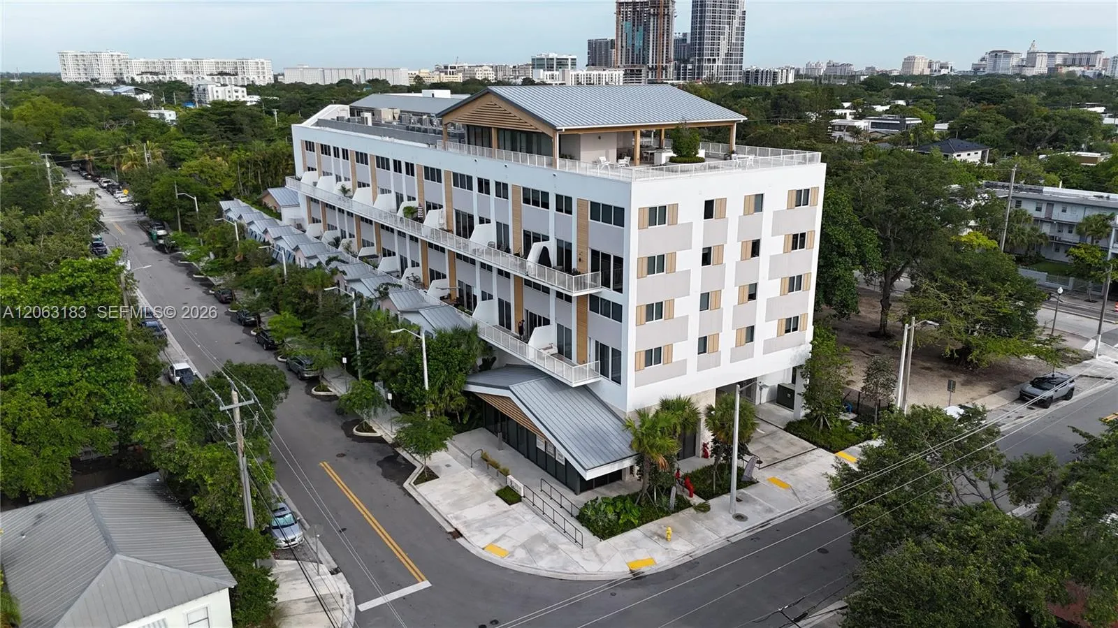 Foto de propiedad en 3335 Thomas Avenue 211, Miami, FL 33133 Miami con MLS# 