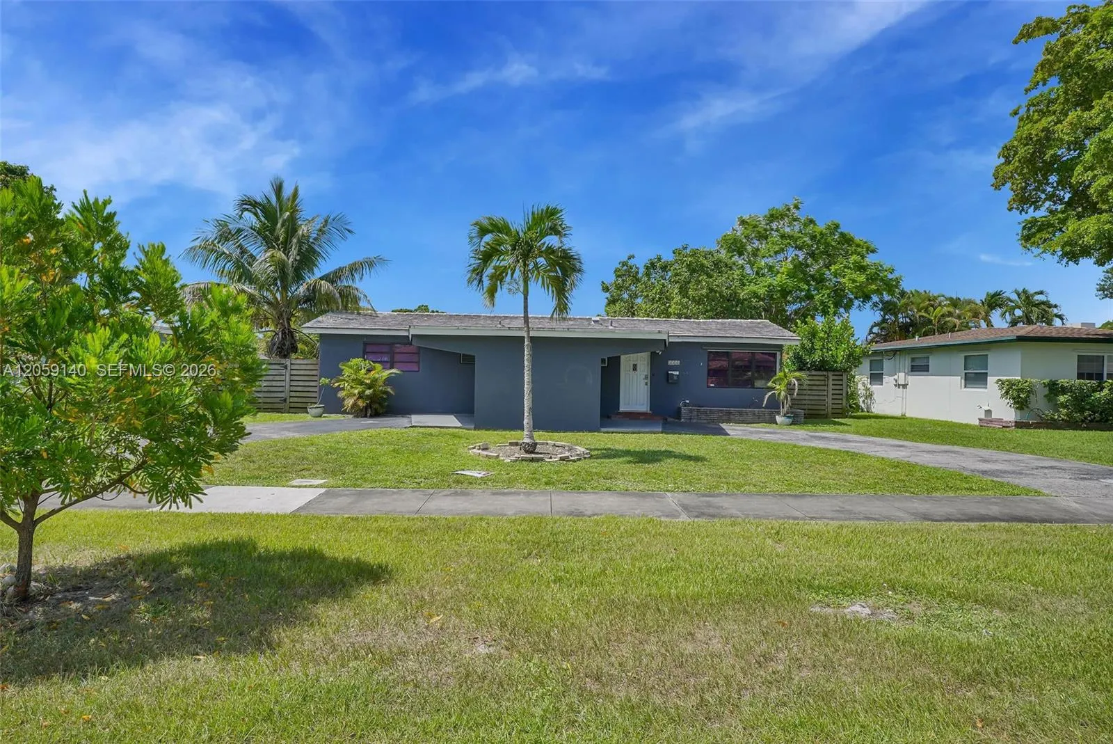 Foto de propiedad en 3338 Cleveland Street, Hollywood, FL 33021 Hollywood con MLS# 