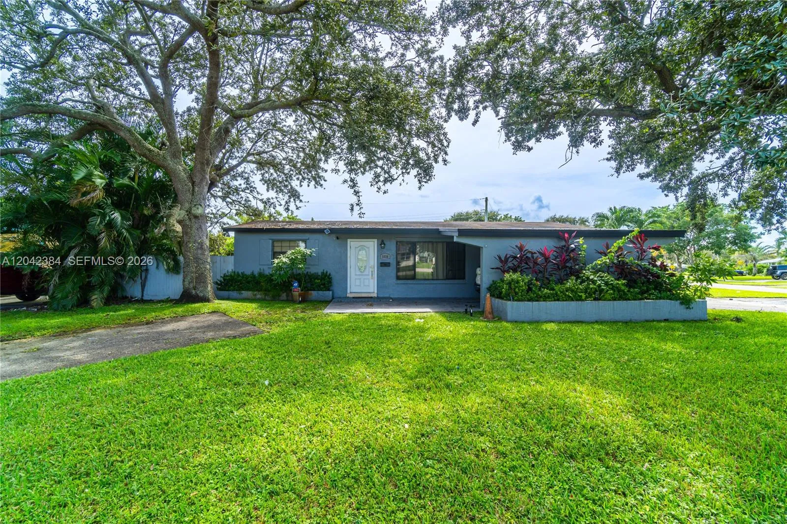Foto de propiedad en 3338 Taft Street, Hollywood, FL 33021 Hollywood con MLS# 