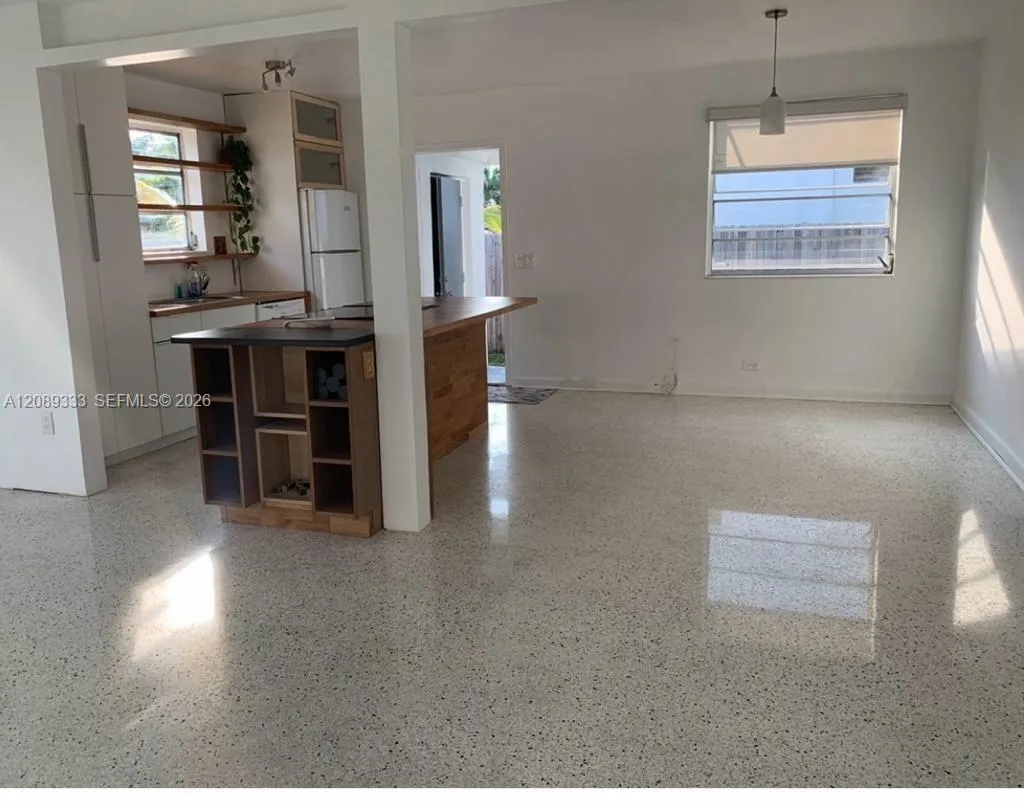 En Renta 3339 Frow Avenue 1, Miami, FL 33133, Miami, FL 33133