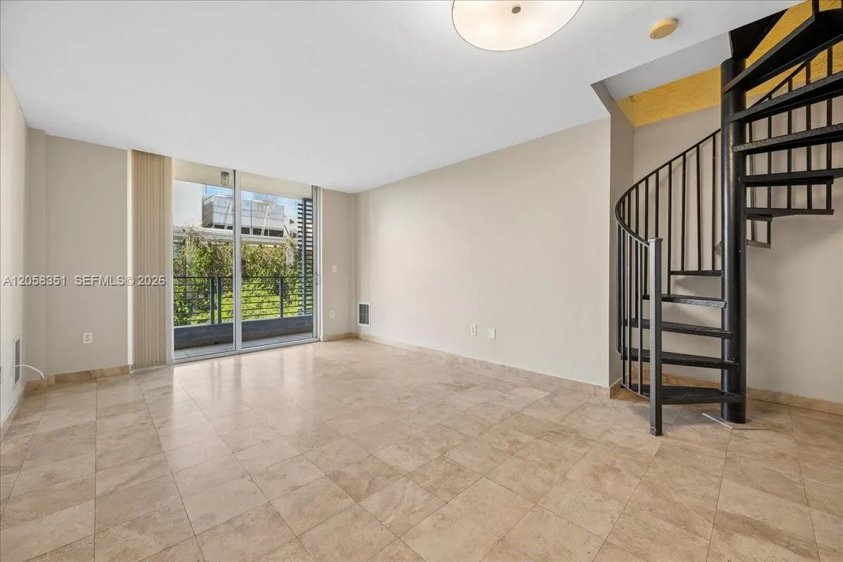 Foto de propiedad en 3339 Virginia Street PH-3, Miami, FL 33133 Miami con MLS# 