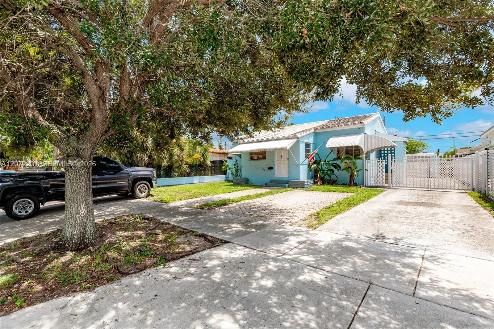 En Venta 334 E 11th Street, Hialeah, FL 33010, Hialeah, FL 33010