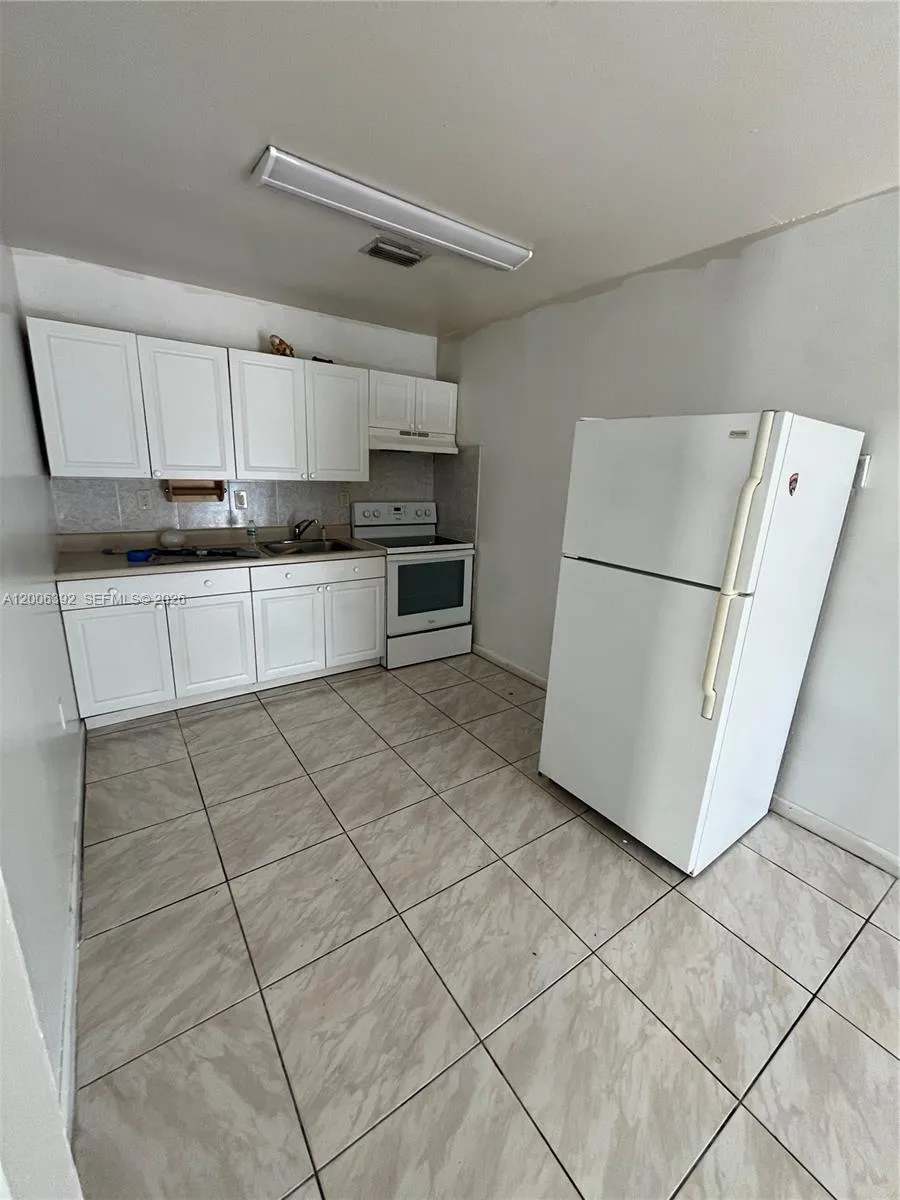 Alquilada 334 E 21st Street 5, Hialeah, FL 33010, Hialeah, FL 33010