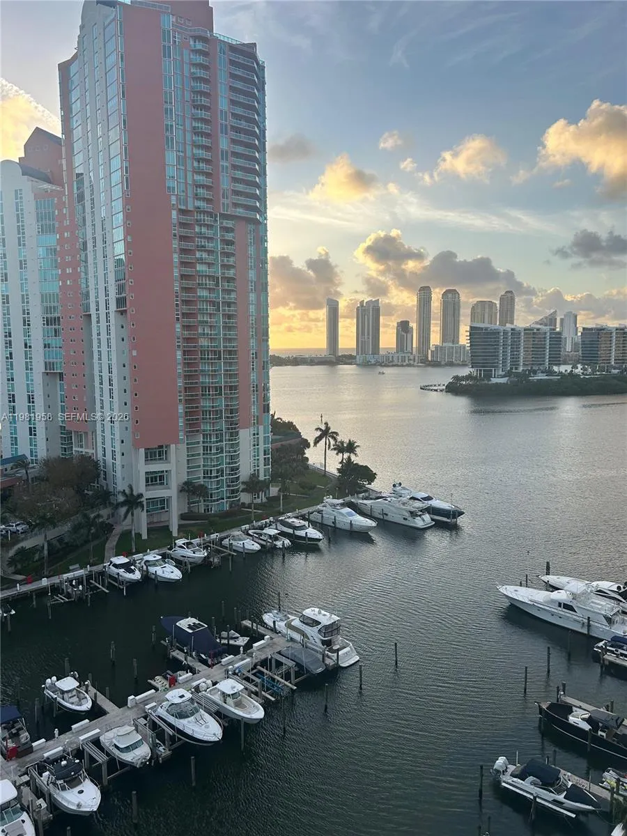Foto de propiedad en 3340 NE 190th Street 1407, Aventura, FL 33180 Aventura con MLS# 