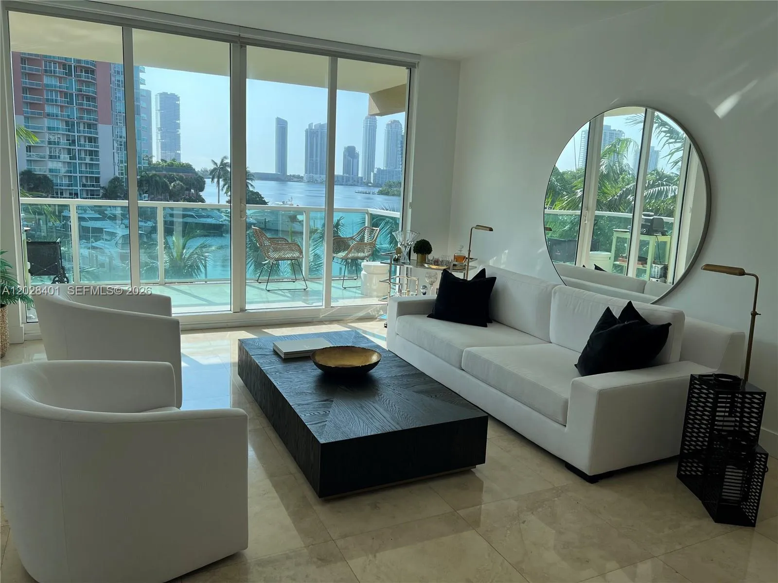 Foto de propiedad en 3340 NE 190th Street 409, Aventura, FL 33180 Aventura con MLS# 