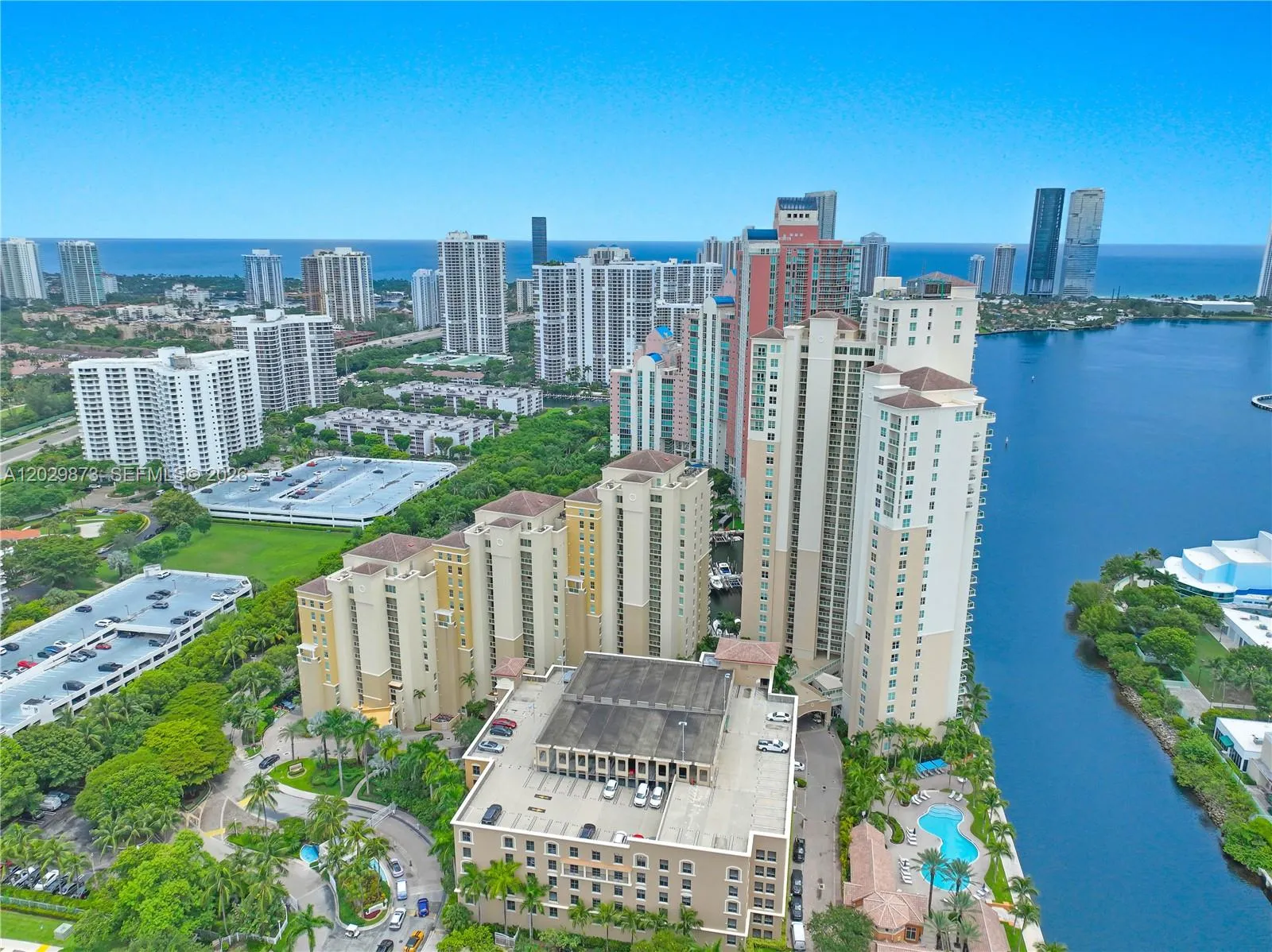 Foto de propiedad en 3340 NE 190th Street 503, Aventura, FL 33180 Aventura con MLS# 