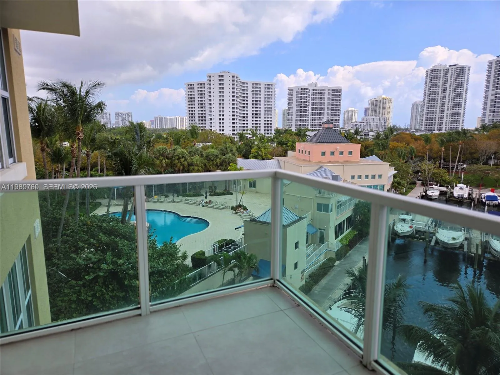 Foto de propiedad en 3340 NE 190th Street 606, Aventura, FL 33180 Aventura con MLS# 