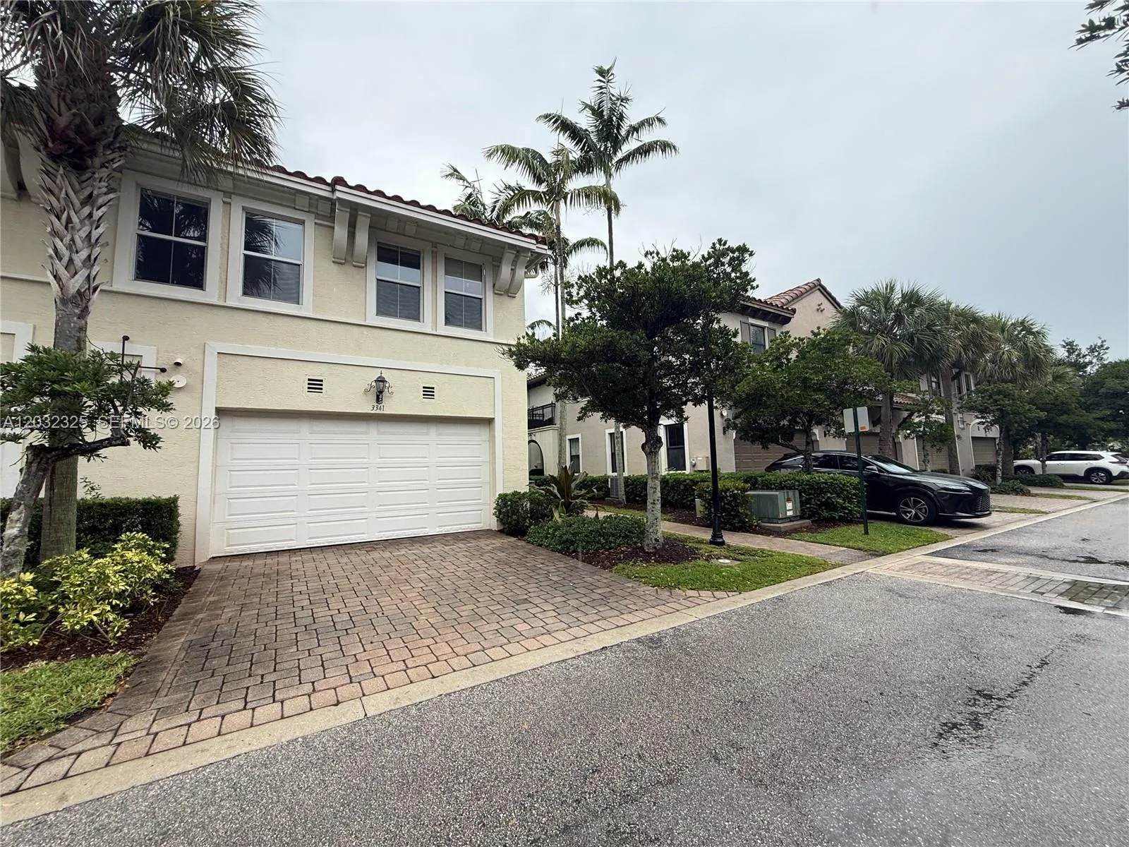Foto de propiedad en 3341 NW 125th Lane, Sunrise, FL 33323 Sunrise con MLS# 