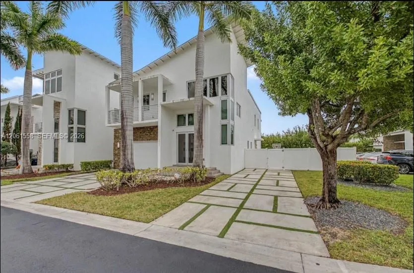 Foto de propiedad en 3341 NW 84th Court, Doral, FL 33122 Doral con MLS# 