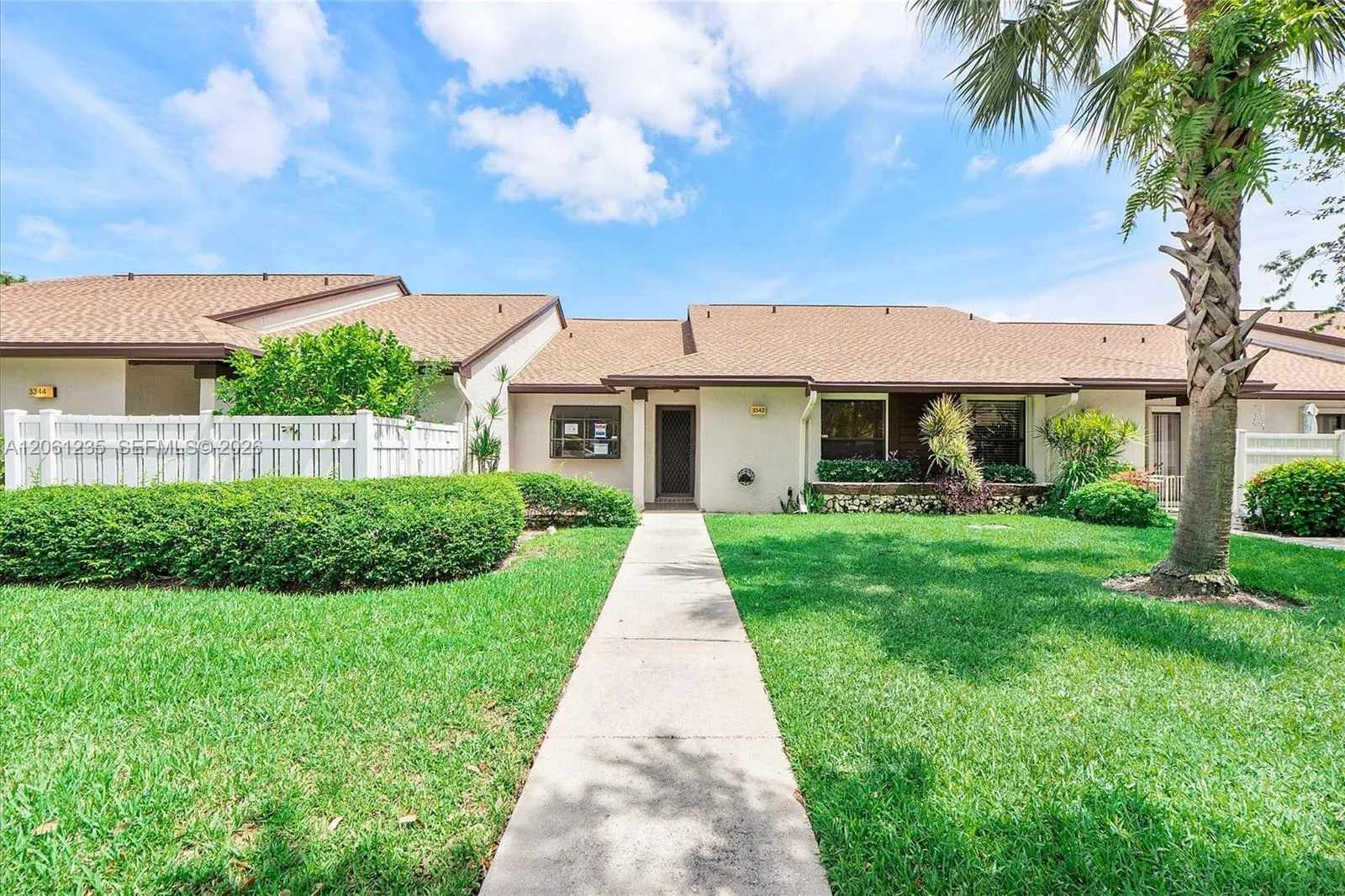 Foto de propiedad en 3342 Carambola Circle S, Coconut Creek, FL 33066 Coconut Creek con MLS# 