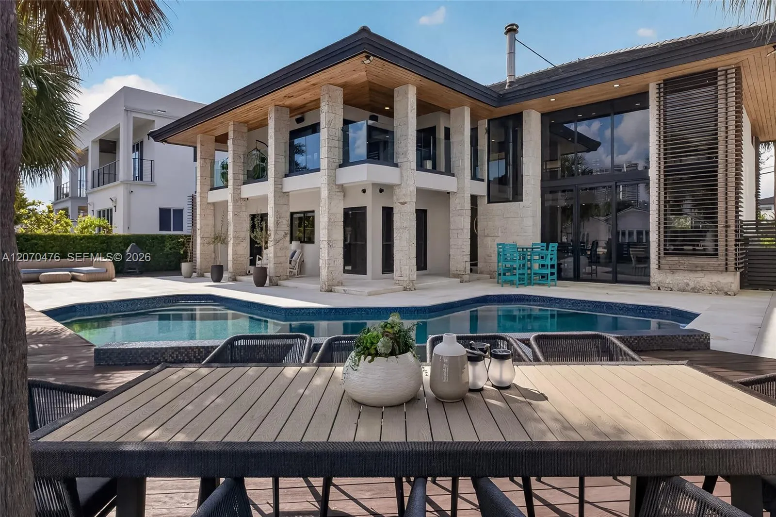 Foto de propiedad en 3343 NE 166th Street, North Miami Beach, FL 33160 North Miami Beach con MLS# 