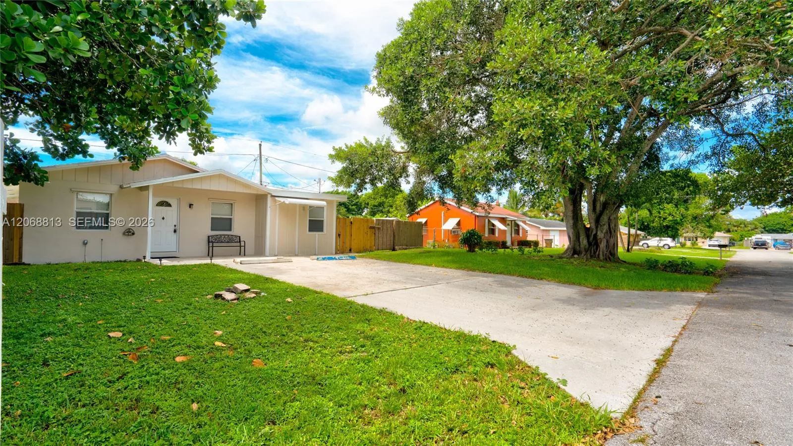 Foto de propiedad en 3344 Plaza Place, Lake Worth, FL 33462 Lake Worth con MLS# 
