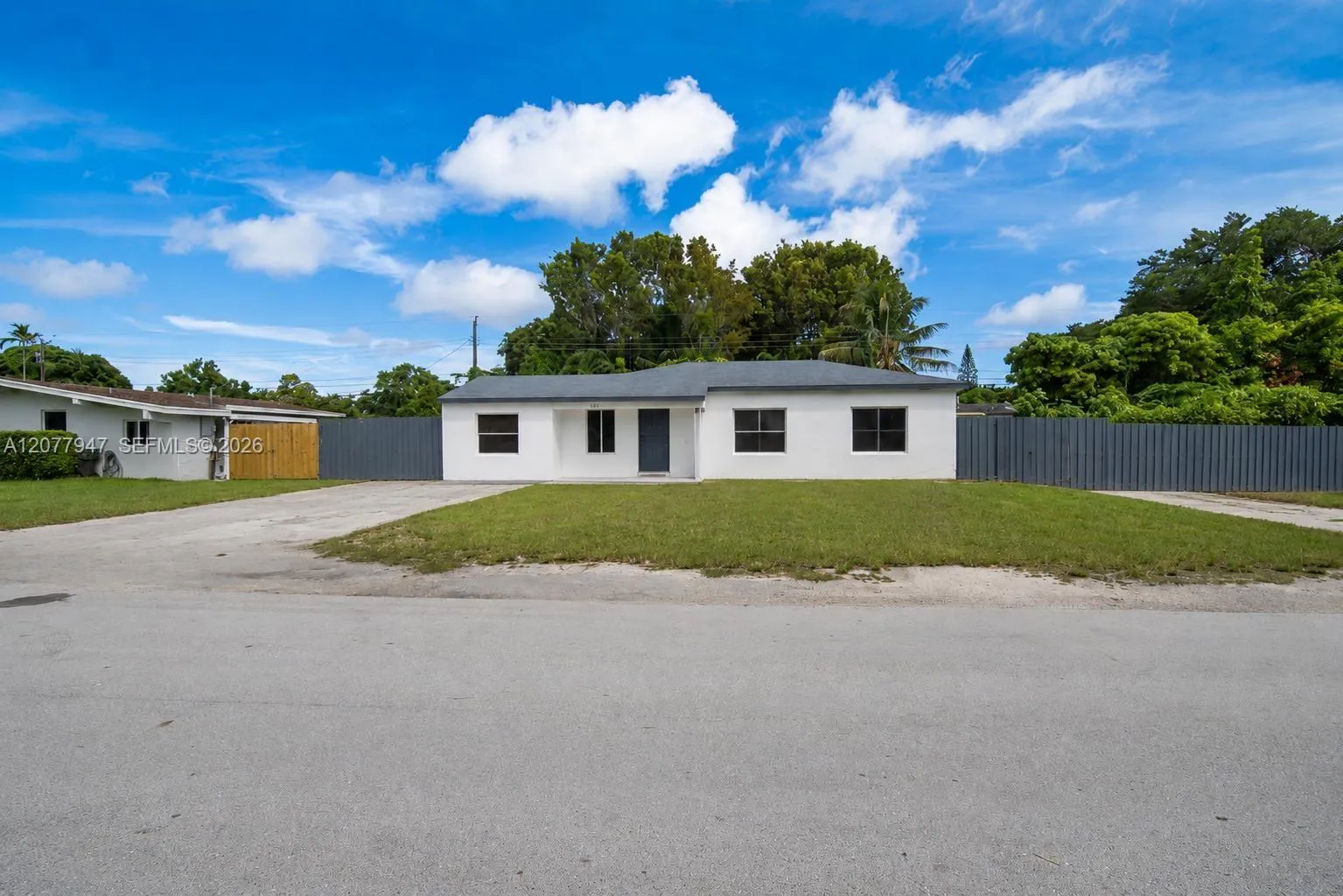 Foto de propiedad en 3345 SW 73rd Ave Road, Miami, FL 33155 Miami con MLS# 