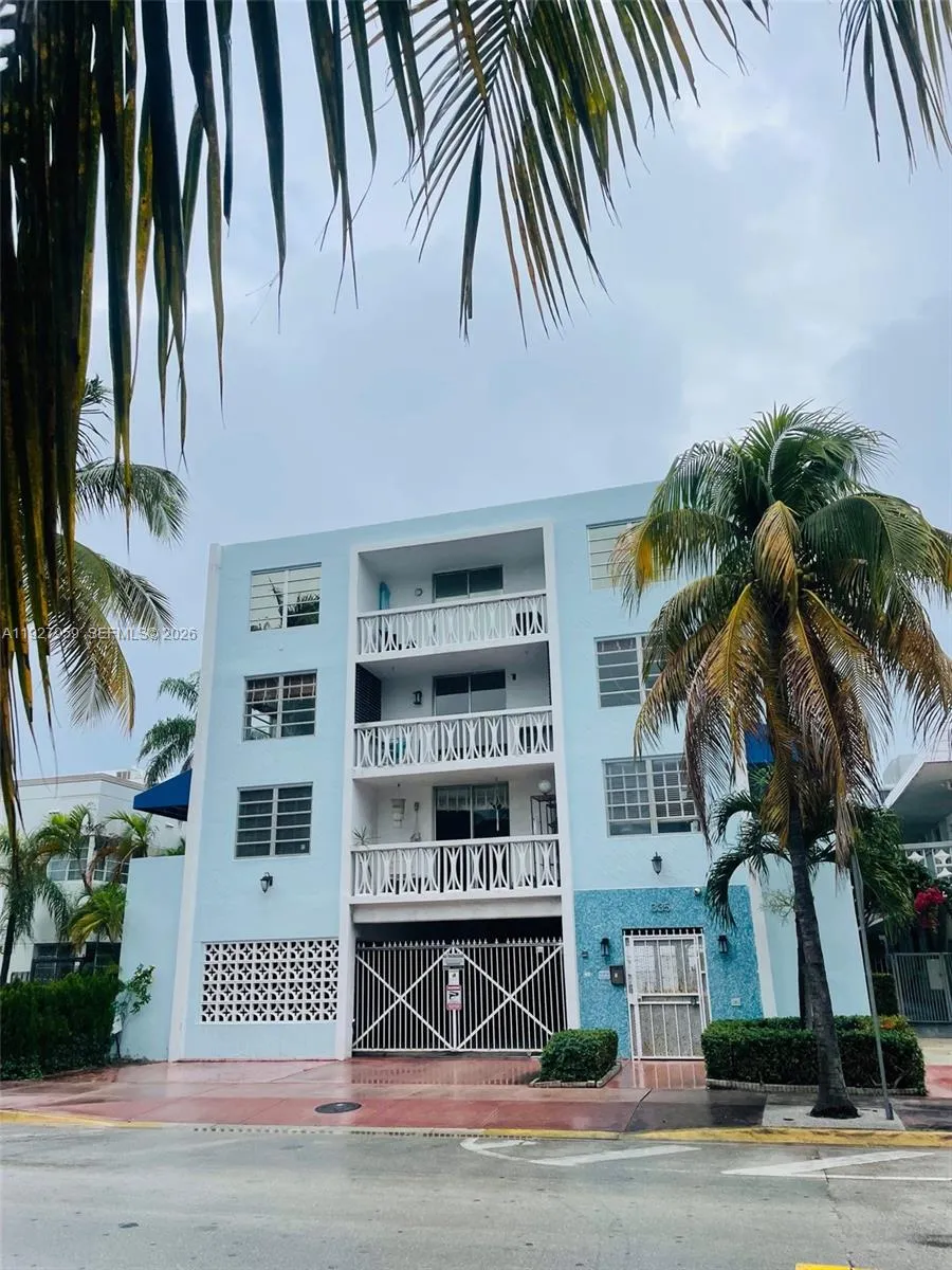 Foto de propiedad en 335 Collins Avenue 302, Miami Beach, FL 33139 Miami Beach con MLS# 
