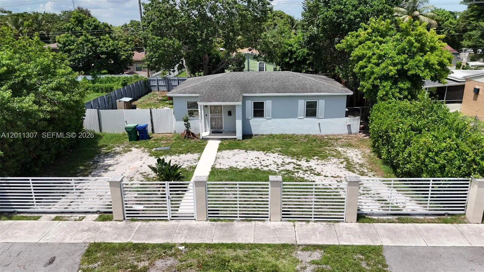Foto de propiedad en 335 NW 187th Street, Miami Gardens, FL 33169 Miami Gardens con MLS# 
