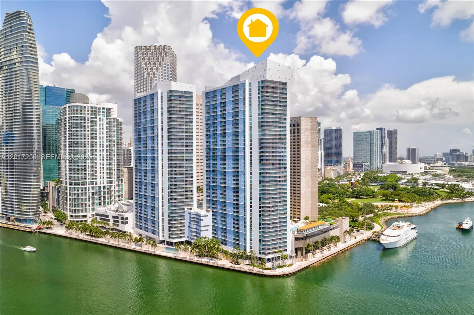 Foto de propiedad en 335 S Biscayne Boulevard 1209, Miami, FL 33131 Miami con MLS# 