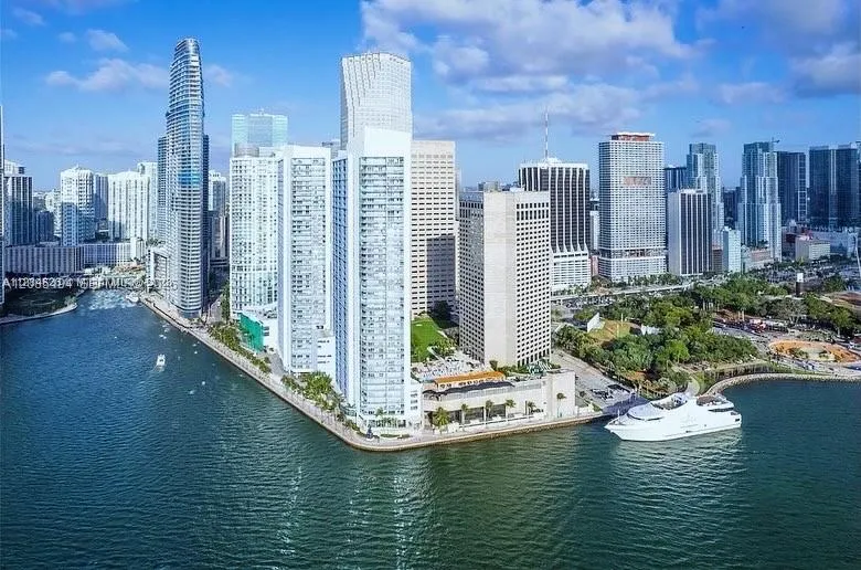 Foto de propiedad en 335 S Biscayne Boulevard 1801, Miami, FL 33131 Miami con MLS# 