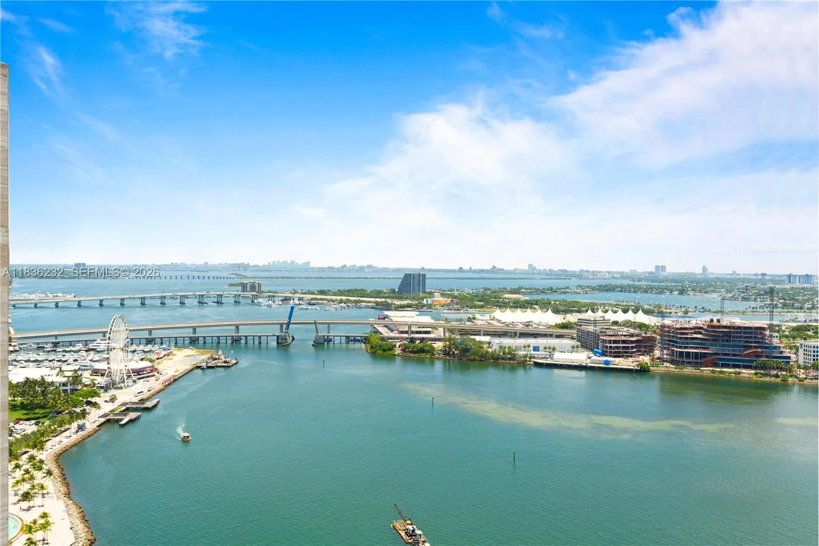 Foto de propiedad en 335 S Biscayne Boulevard 3410, Miami, FL 33131 Miami con MLS# 