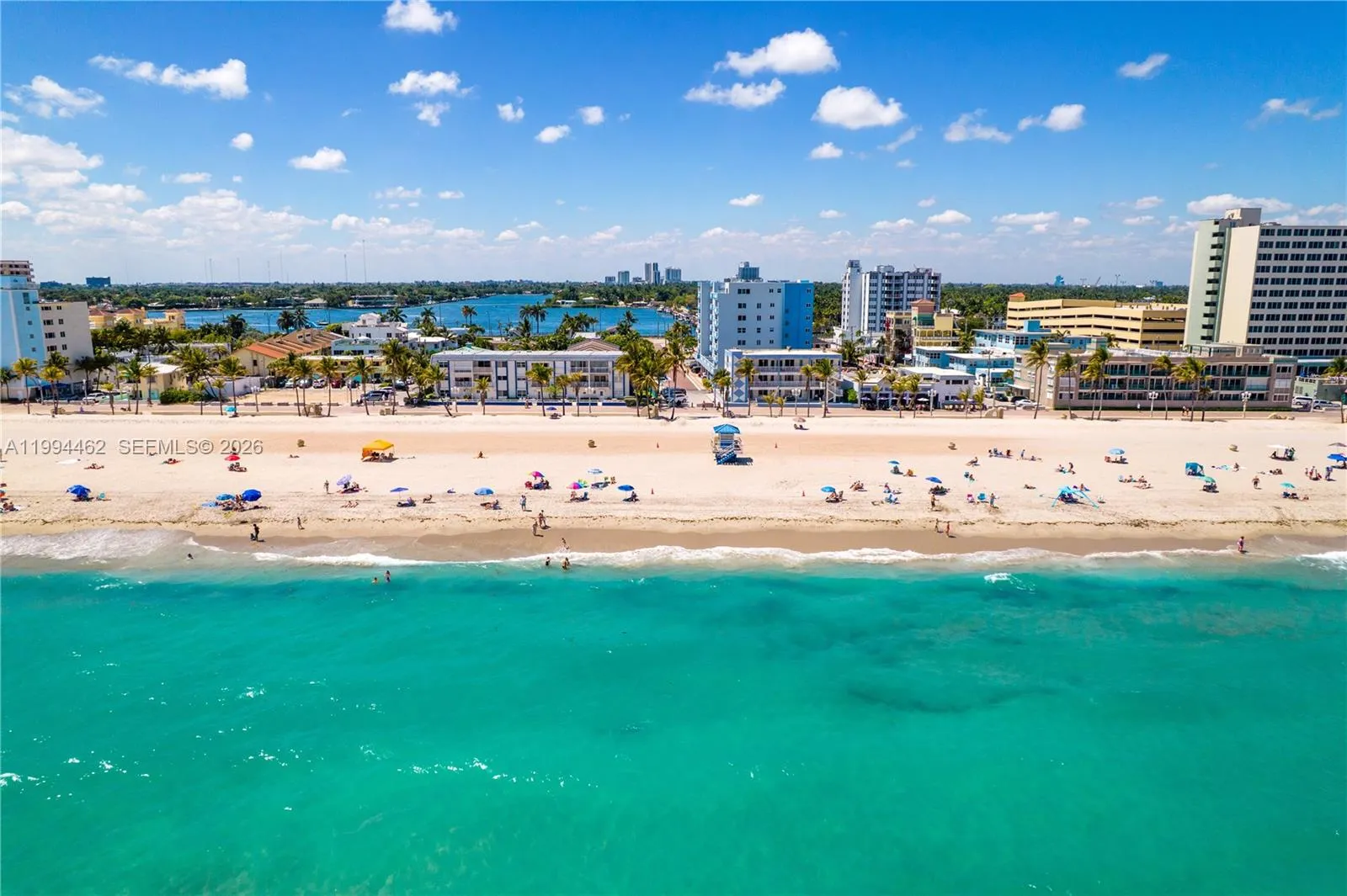 Foto de propiedad en 335 Virginia Street, Hollywood, FL 33019 Hollywood con MLS# 