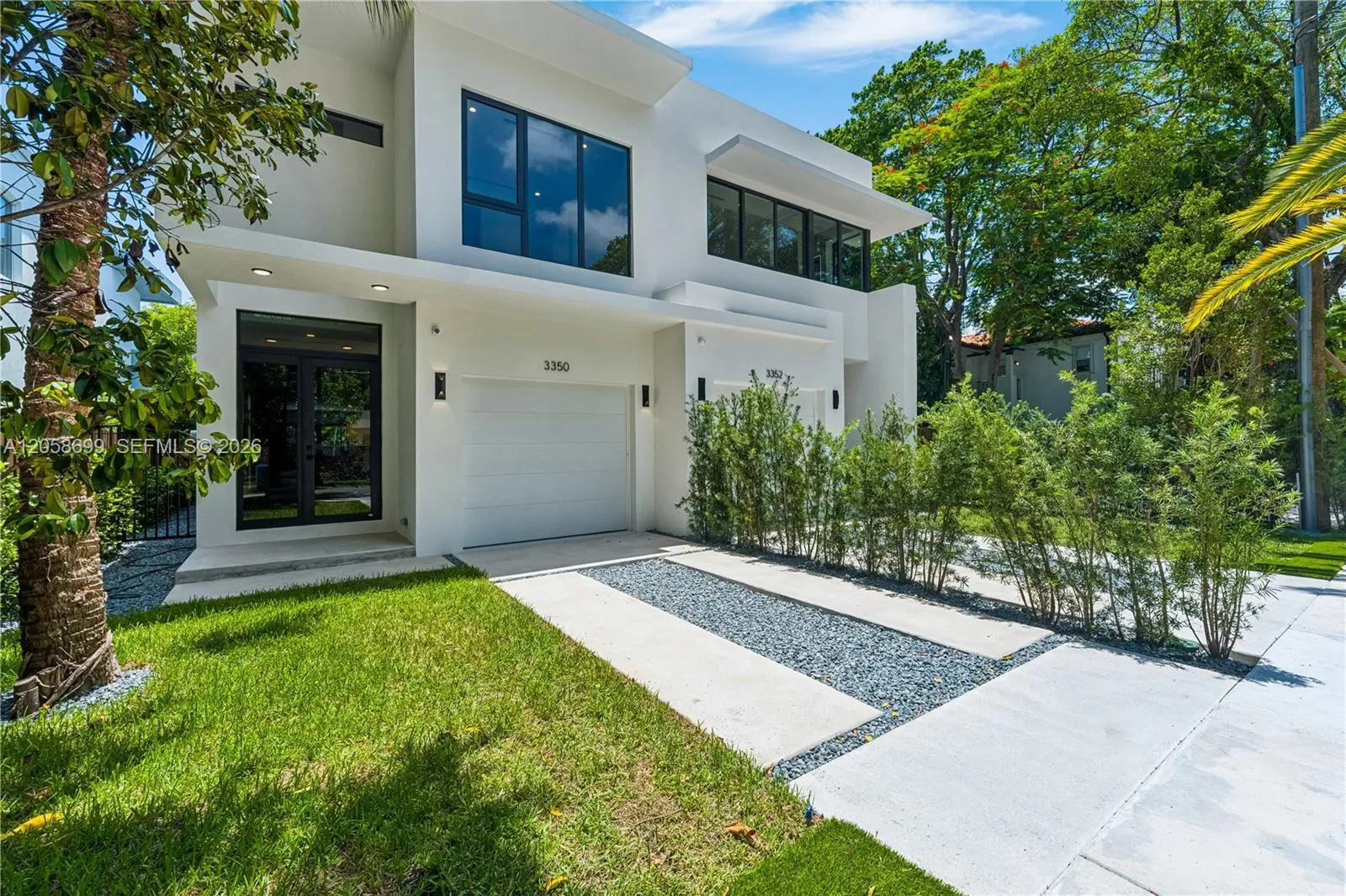 Foto de propiedad en 3350 SW 28th Terrace, Miami, FL 33133 Miami con MLS# 