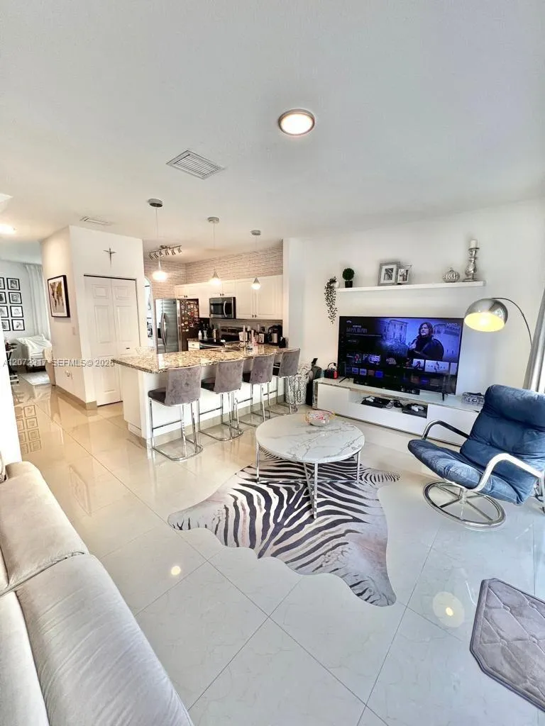 En Venta 3355 NE 13th Cir Drive 105-28, Homestead, FL 33033, Homestead, FL 33033