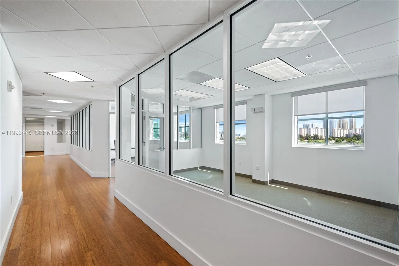 Foto de propiedad en 3363 NE 163 Street 602, 603, 604, North Miami Beach, FL 33160 North Miami Beach con MLS# 
