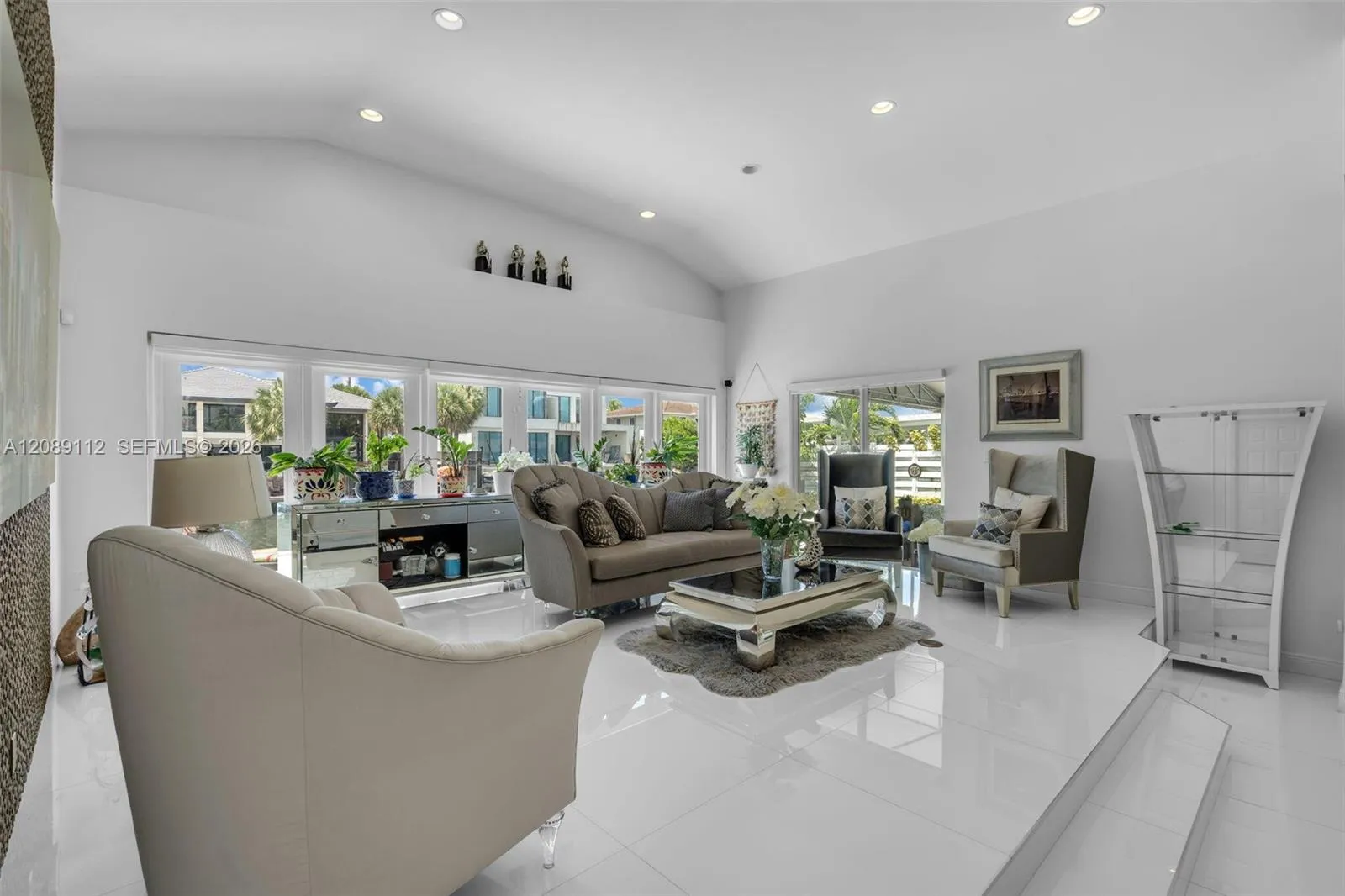 En Venta 3364 NE 167th Street, North Miami Beach, FL 33160, North Miami Beach, FL 33160