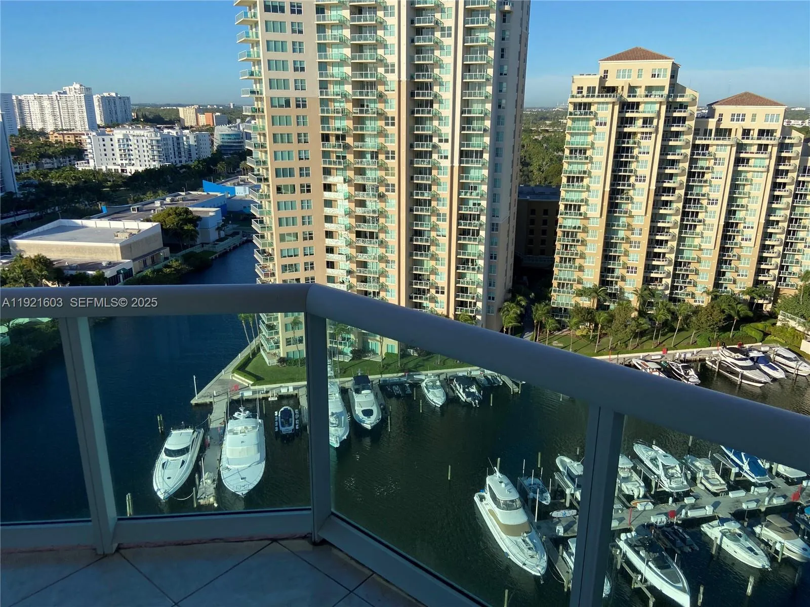 Foto de propiedad en 3370 Hidden Bay Drive 1914, Aventura, FL 33180 Aventura con MLS#