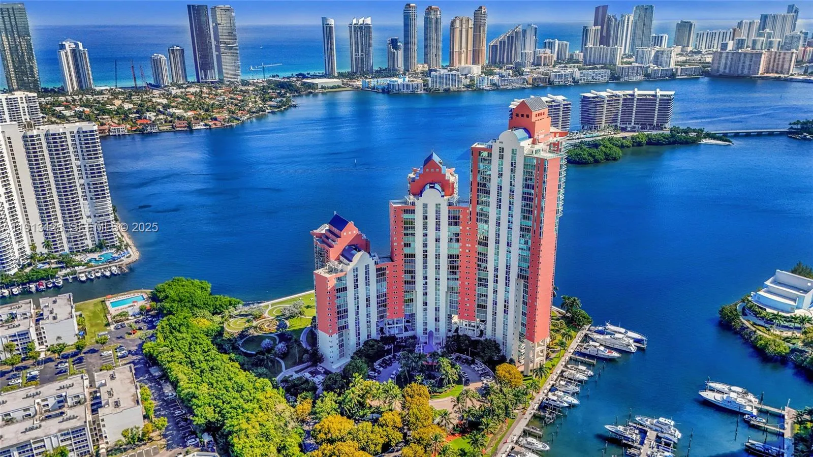 Foto de propiedad en 3370 Hidden Bay Drive 804, Aventura, FL 33180 Aventura con MLS# 