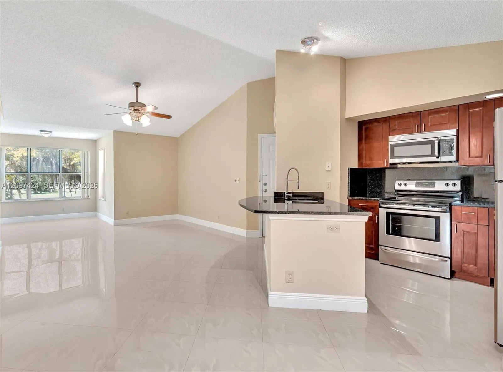 En Renta 3370 N Pinewalk Drive N 1222, Margate, FL 33063, Margate, FL 33063