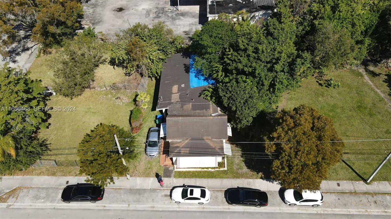 Foto de propiedad en 3373 Thomas Avenue, Miami, FL 33133 Miami con MLS# 