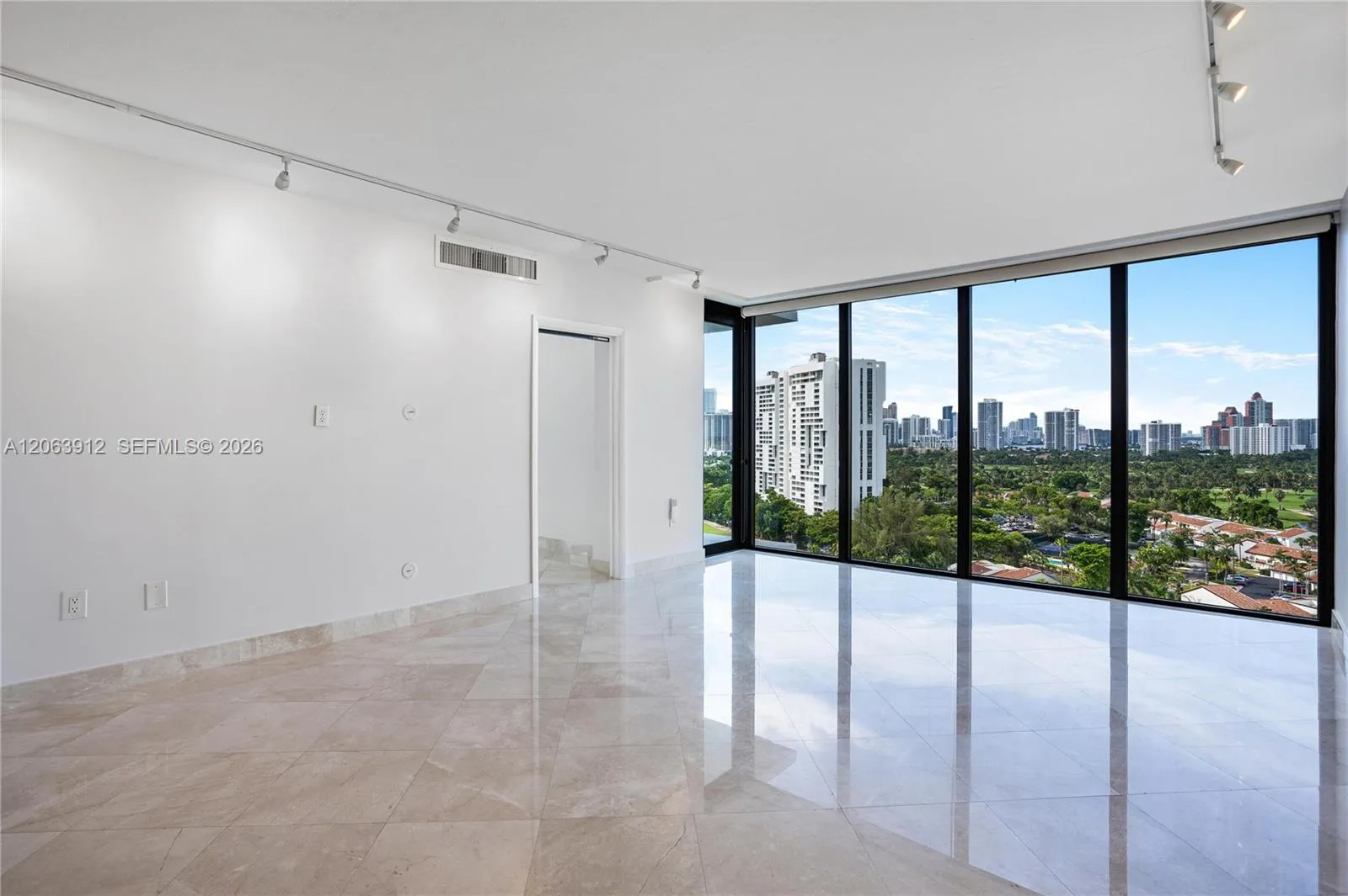 Foto de propiedad en 3375 N Country Club Drive 1605, Aventura, FL 33180 Aventura con MLS#