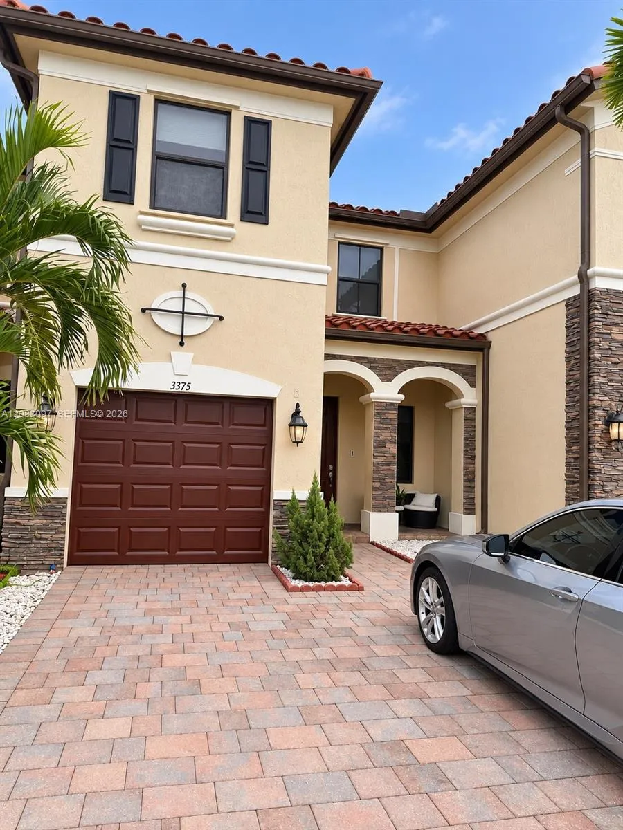 Foto de propiedad en 3375 W 90th Terrace 3375, Hialeah, FL 33018 Hialeah con MLS# 