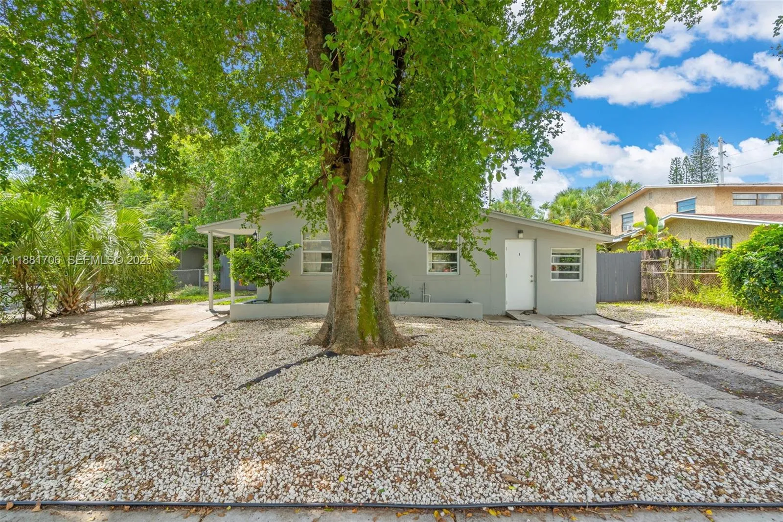 Foto de propiedad en 3380 NW 8th Place, Lauderhill, FL 33311 Lauderhill con MLS# 