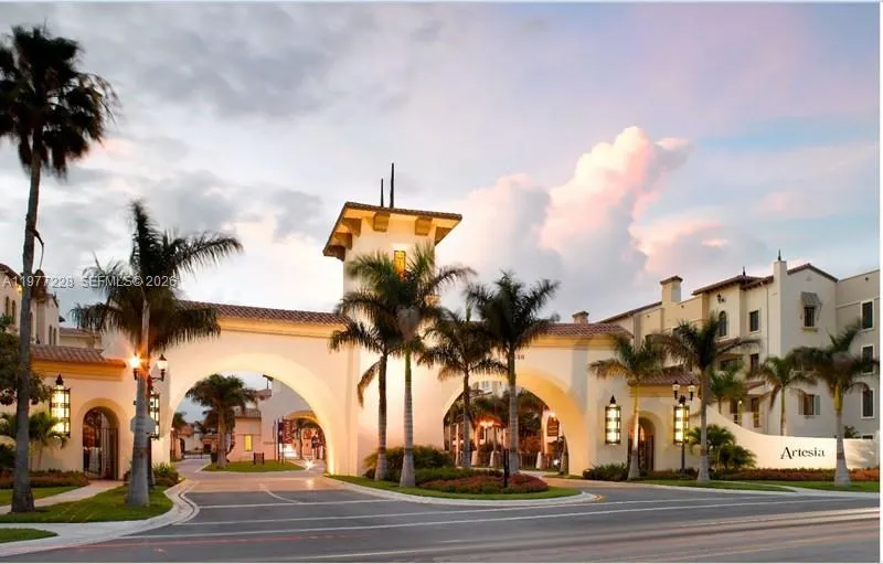 Foto de propiedad en 3390 NW 125th Way 3390, Sunrise, FL 33323 Sunrise con MLS# 